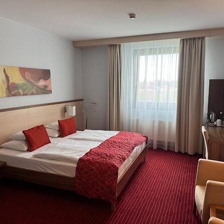Hotel Famulus Gyor Exterior photo