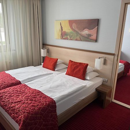 Hotel Famulus Gyor Exterior photo