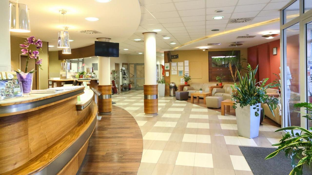 Hotel Famulus Gyor Exterior photo