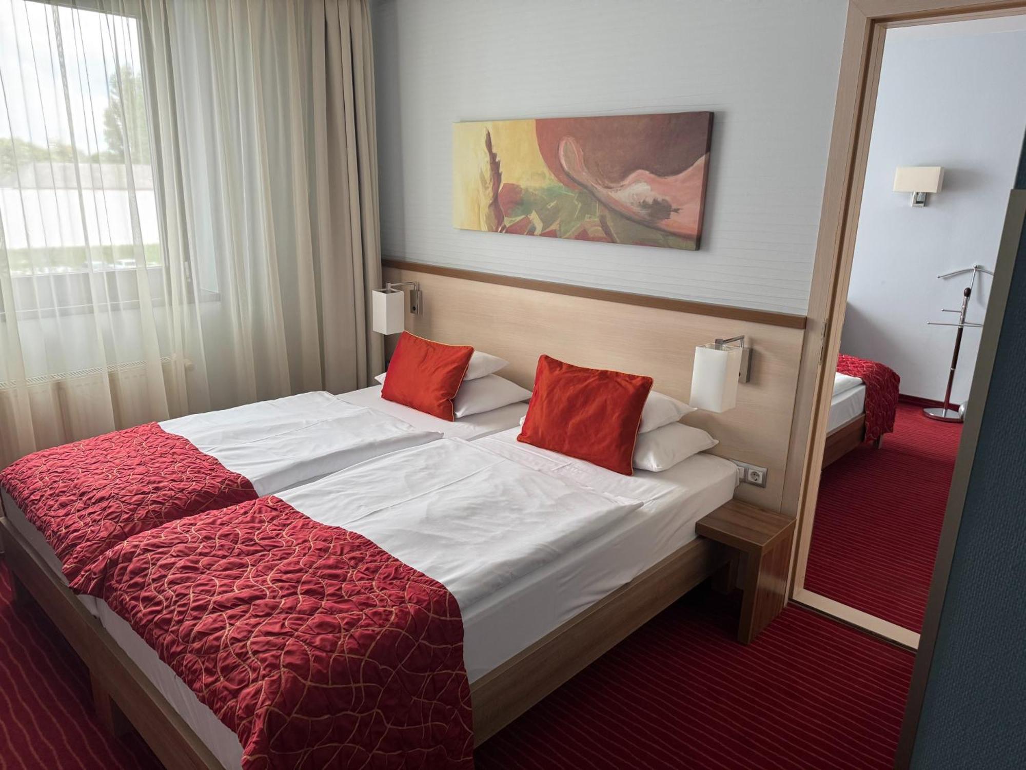 Hotel Famulus Gyor Exterior photo