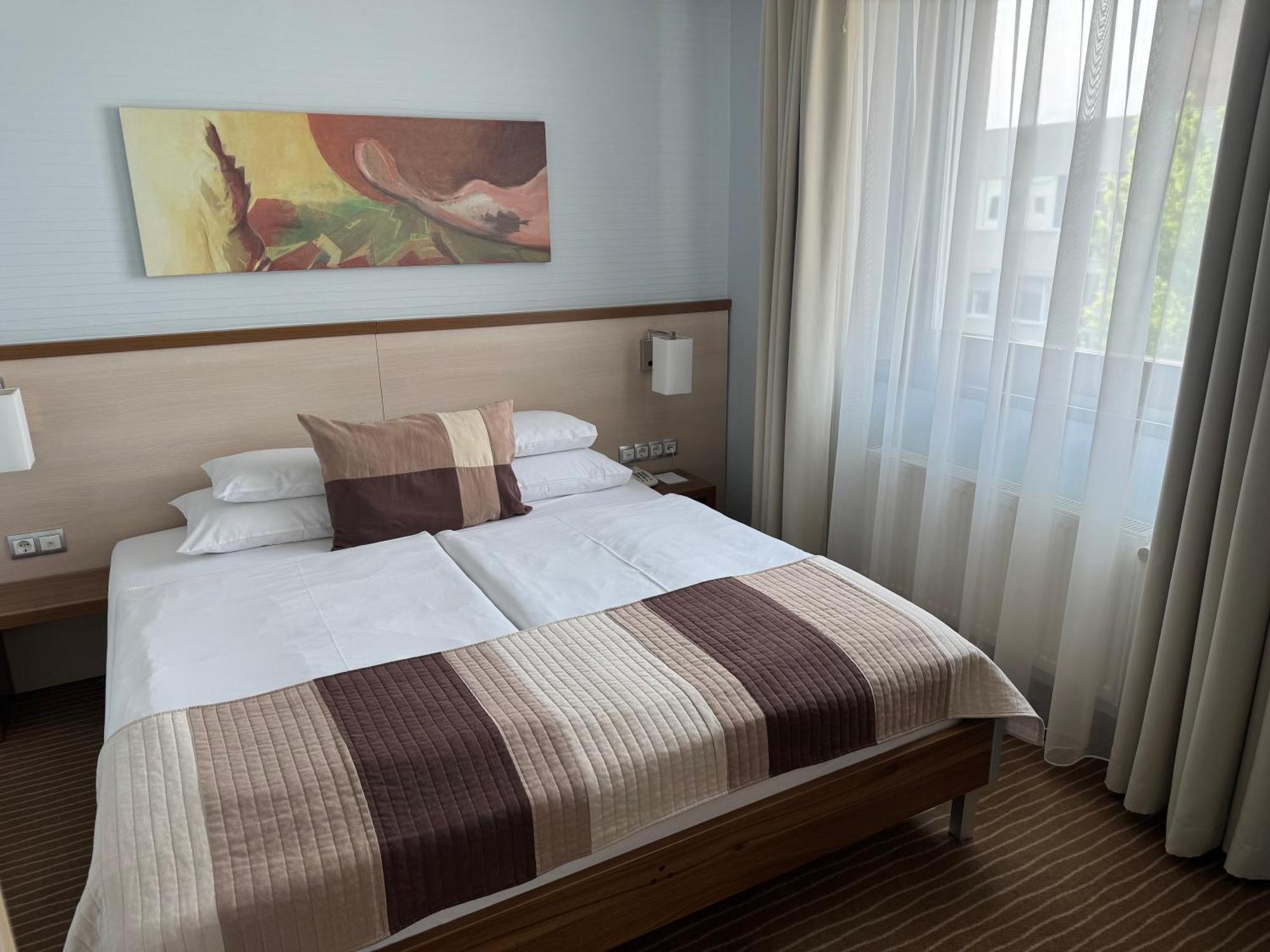 Hotel Famulus Gyor Exterior photo